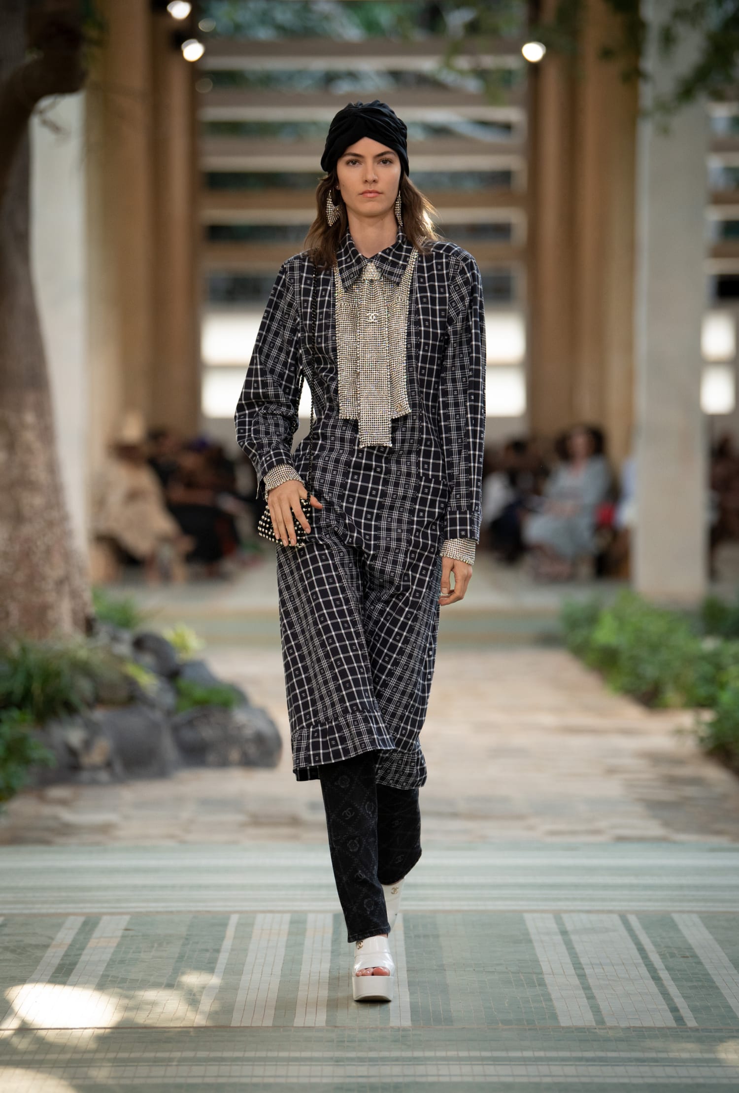 CHANEL Metiers dart DAKAR 2023 look 60