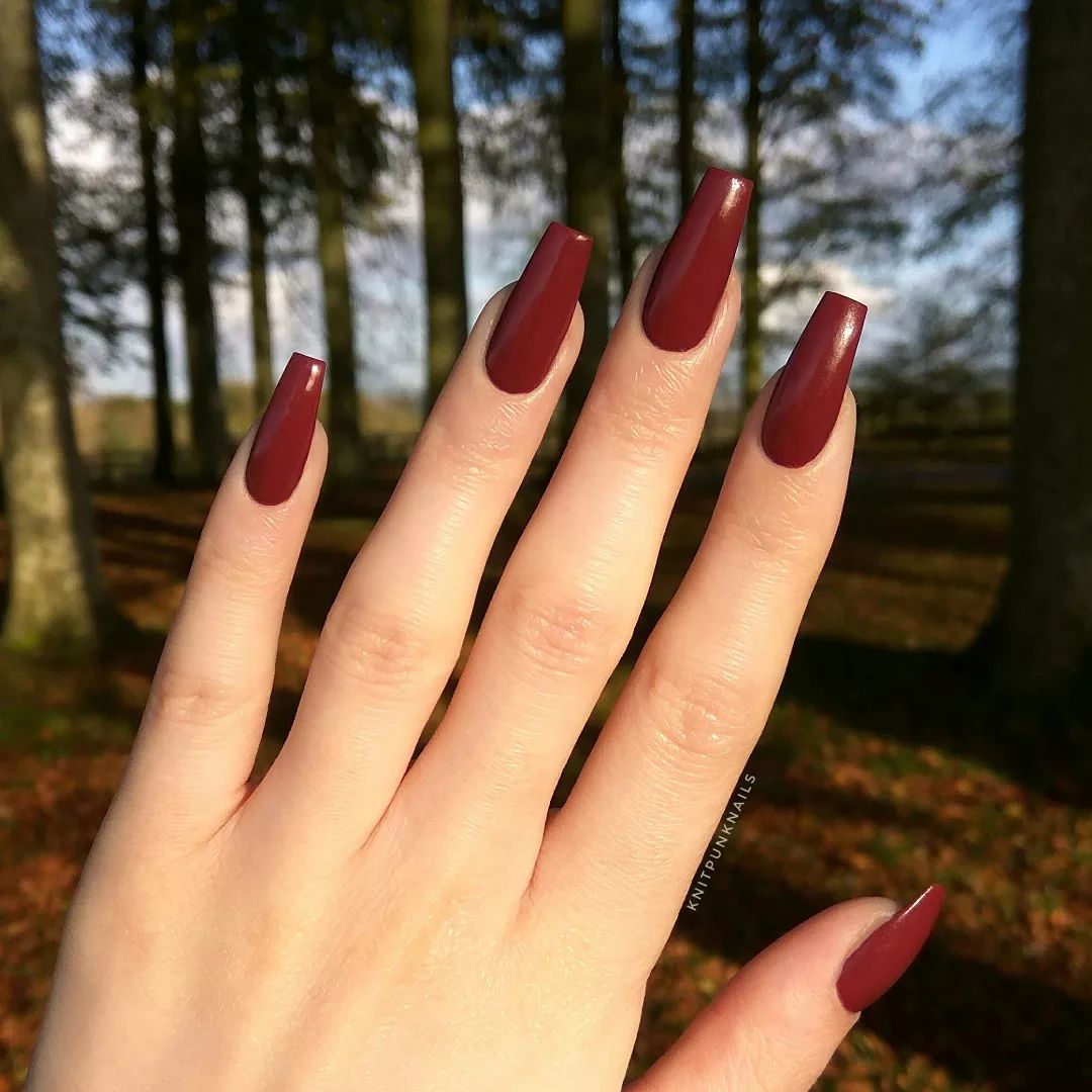 Màu nail đỏ rượu