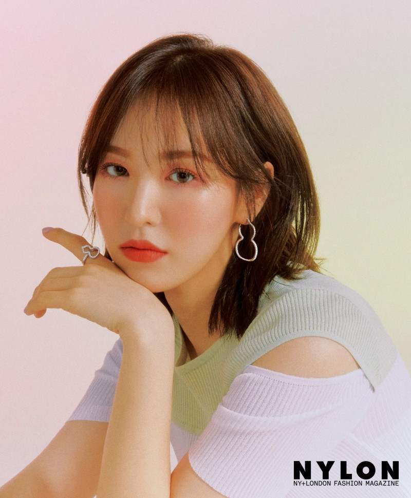 Wendy (Red Velvet) cùng tóc mái thưa che trán cao