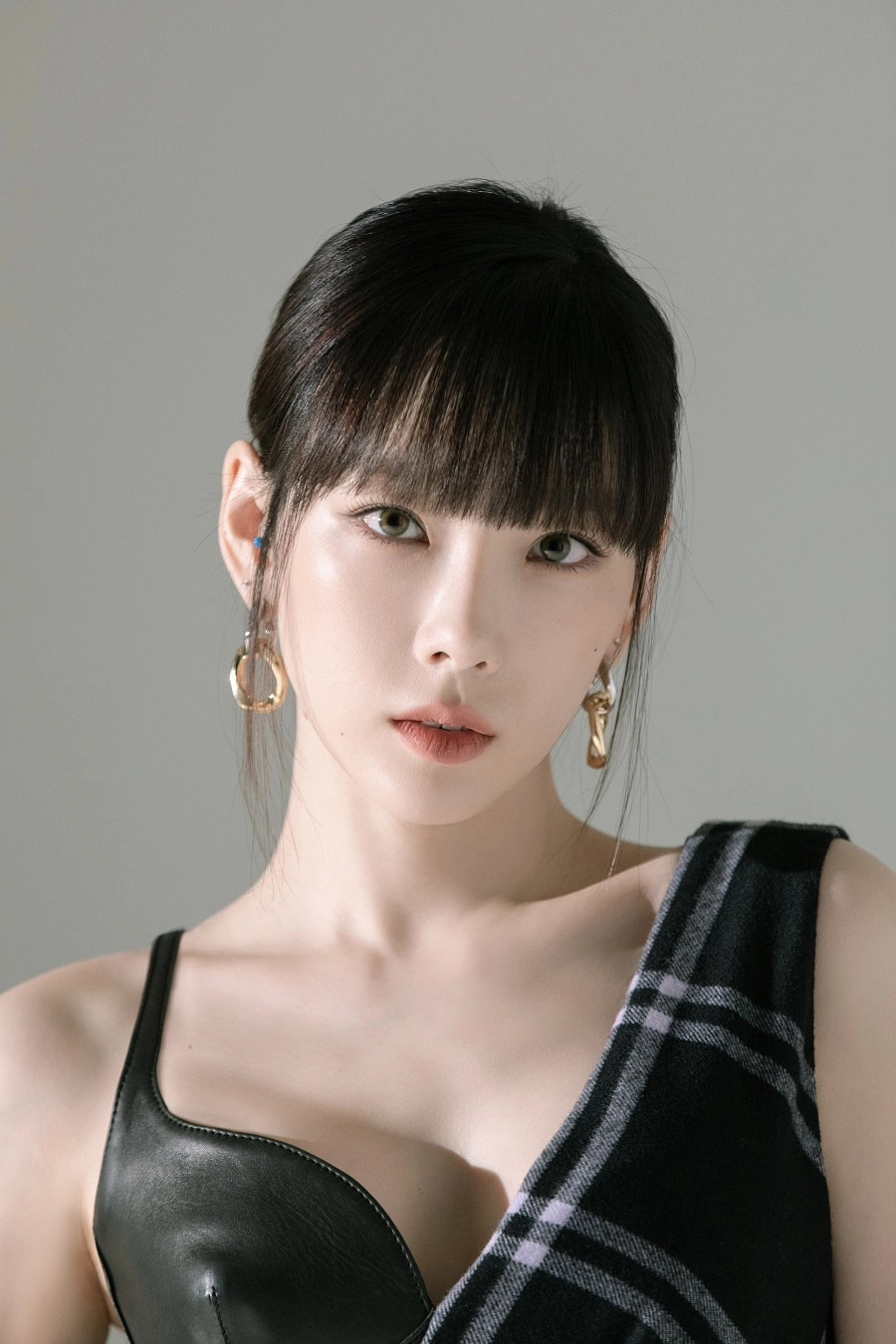 Taeyeon (SNSD) với tóc mái bằng thưa che trán cao