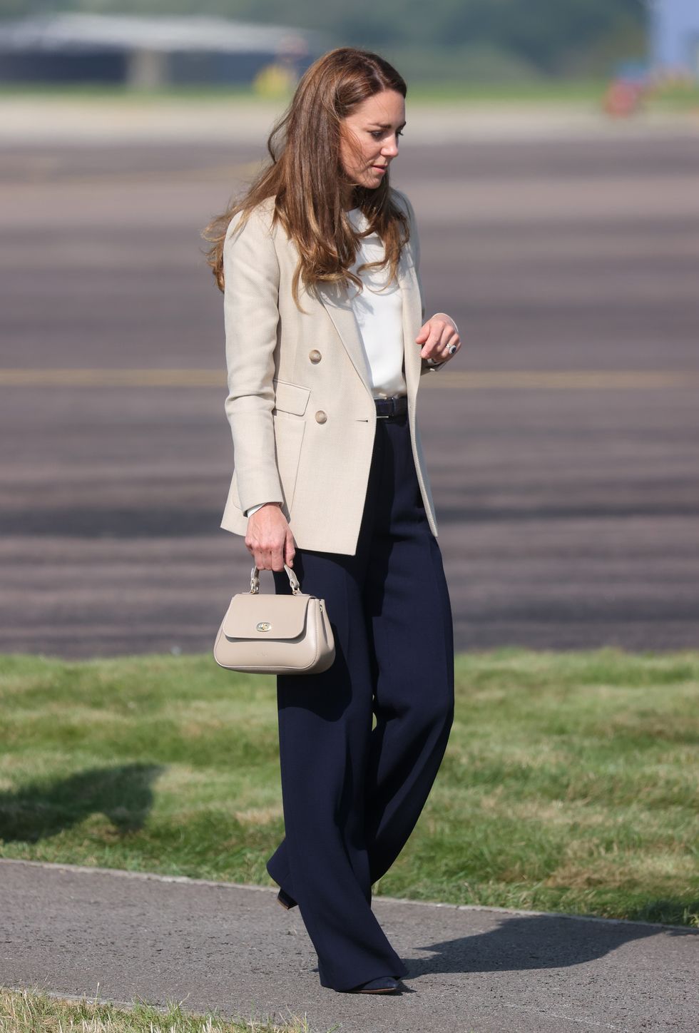 diện áo blazer như công nương Kate