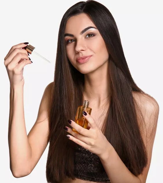 Sử dụng các sản phẩm chăm sóc tóc có chứa chiết xuất hương thảo để có mái tóc chắc khỏe, mượt mà