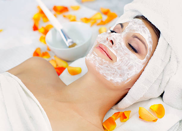 bôi trực tiếp gel nha đam hoặc pha chế thêm một chút dầu dừa rồi bôi lên da trước khi ra nắng khoảng 30 phút là bạn có thể chống nắng hiệu quả