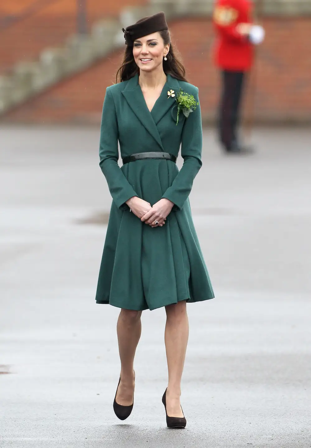 công nương kate mặc forest green