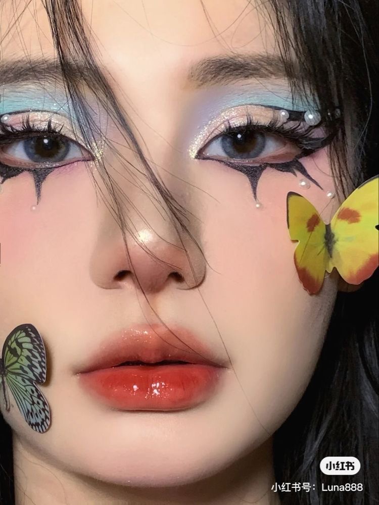 makeup mắt tone xanh gây sốt douyin