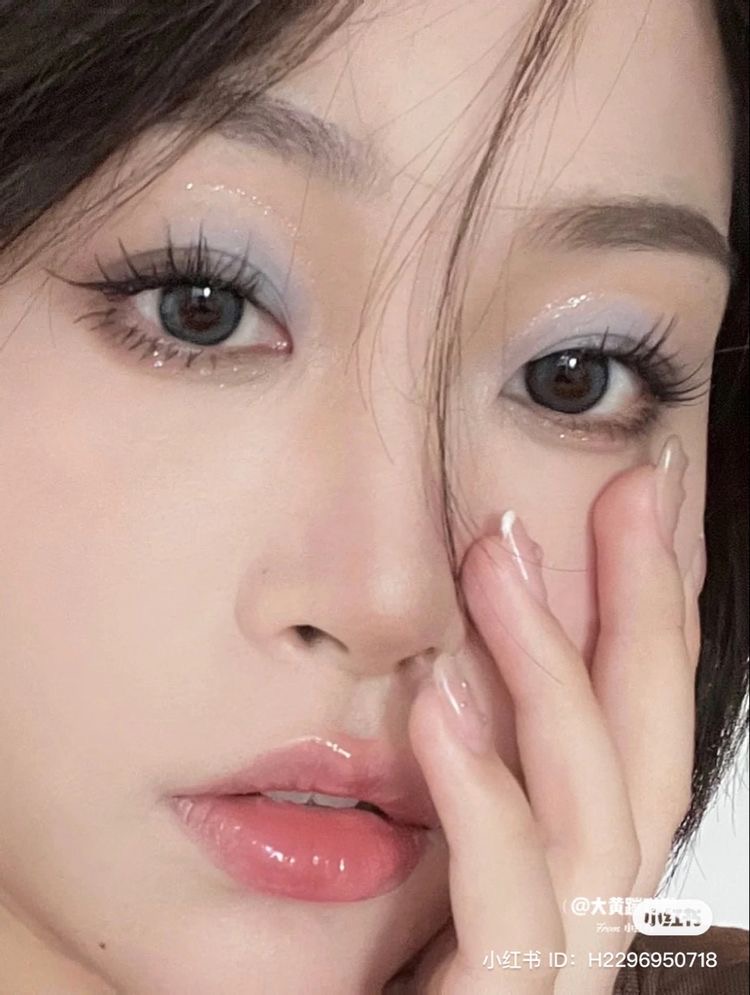 makeup mắt tone xanh gây sốt douyin