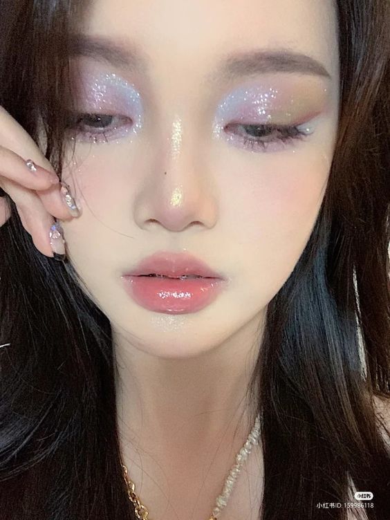 makeup mắt tone xanh douyin gây sốt