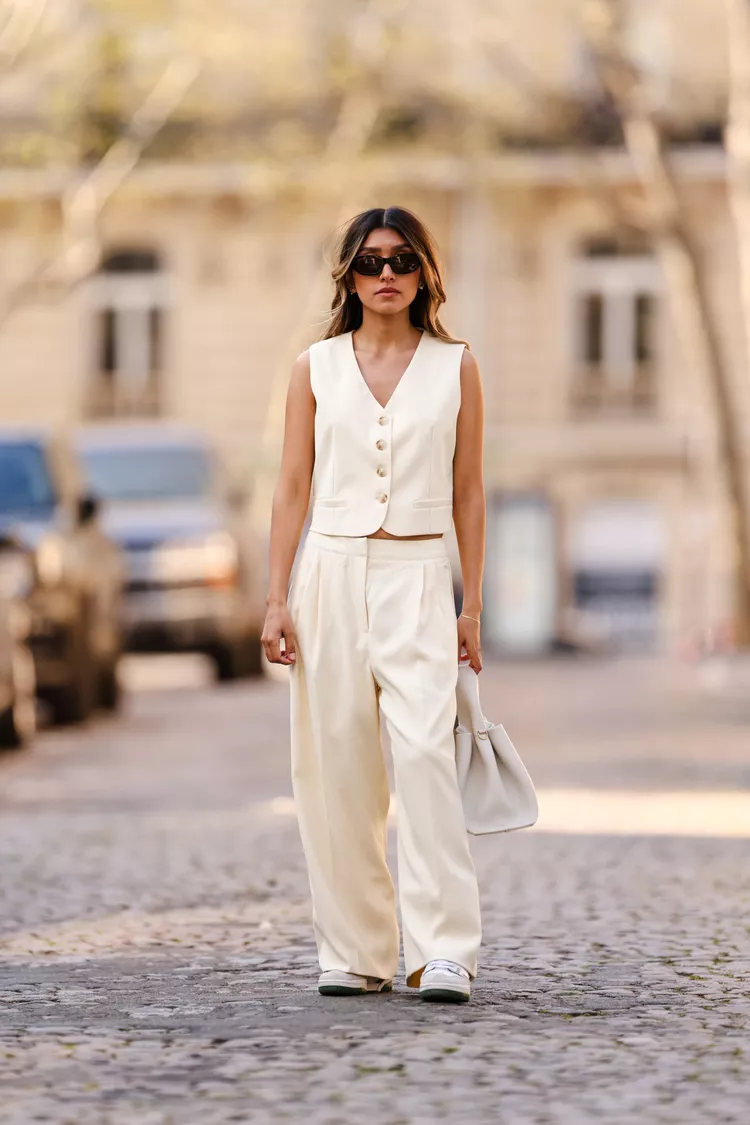bản phối công sở từ áo vest và quần trouser phóng khoáng