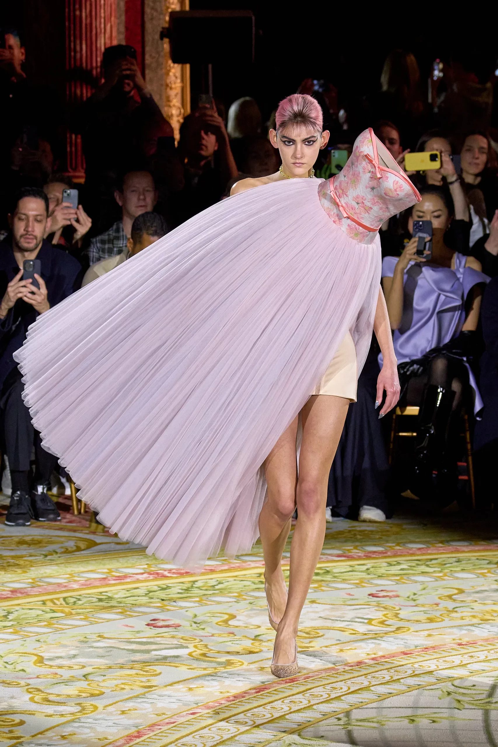 Đầm Viktor & Rolf Haute Couture Xuân Hè 2023 01