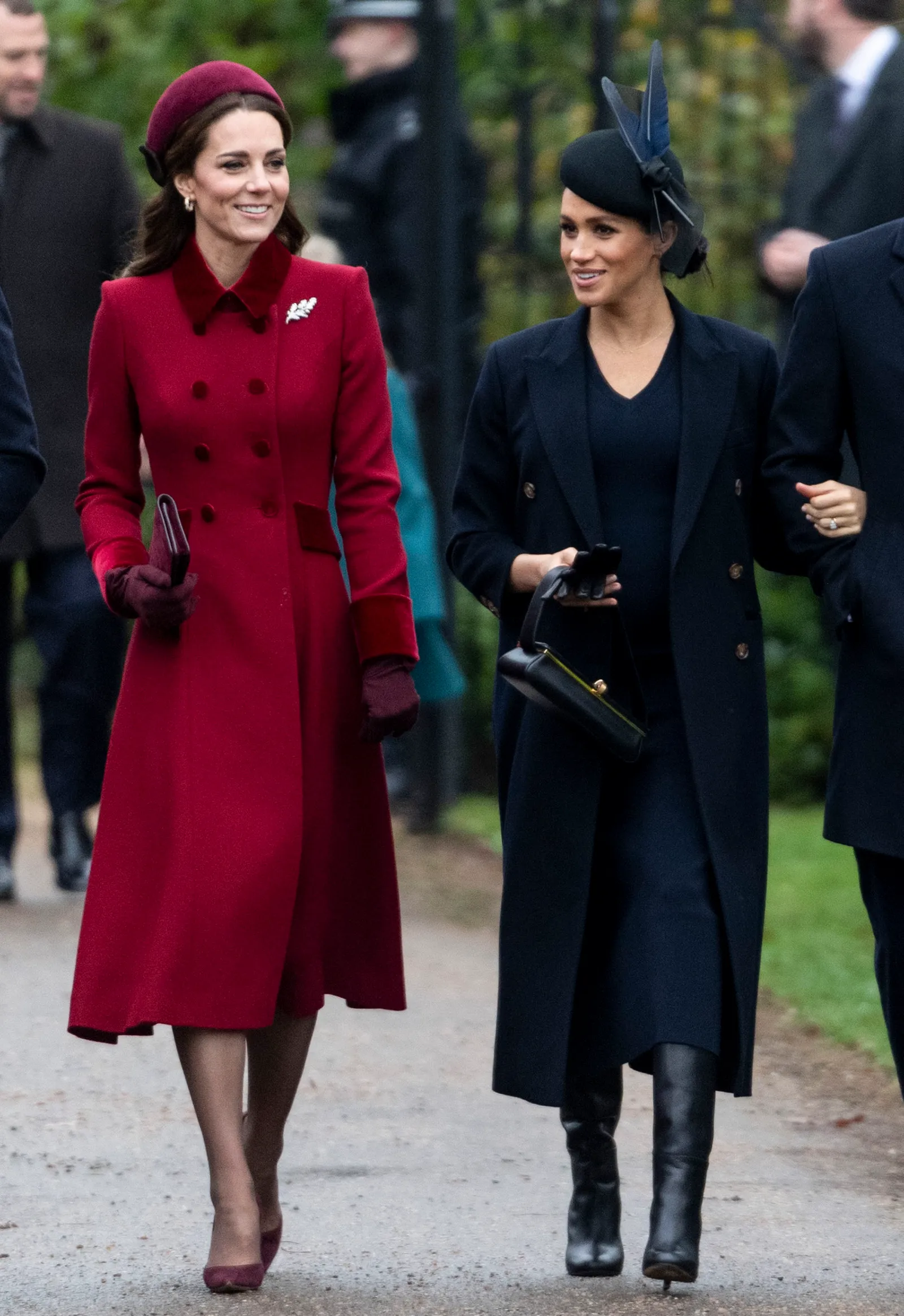 công nương kate middleton và meghan markle khuy áo