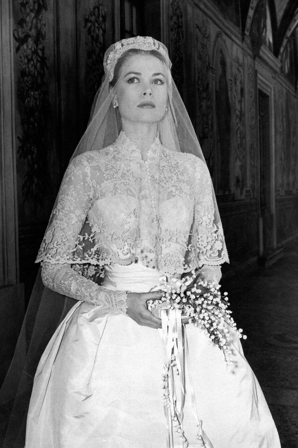 váy cưới ren của thân vương phi grace kelly do helen rose thiết kế