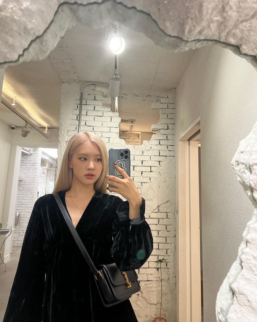 Rosé túi đeo chéo đen 1