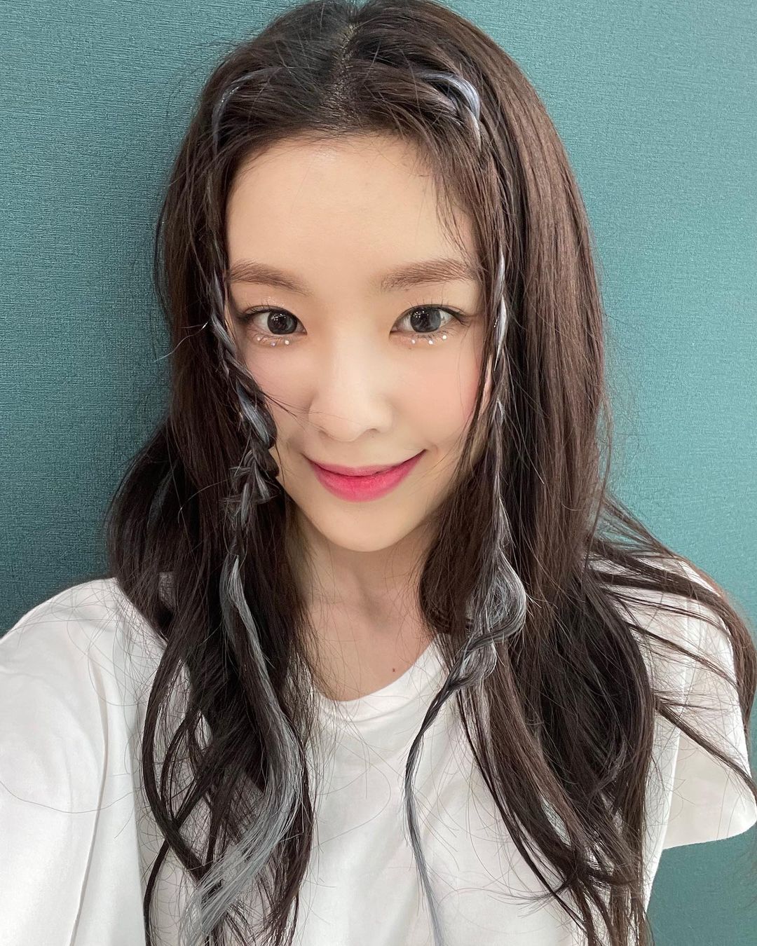 Cô nàng Irene (Red Velvet) lăn xê nhiệt tình xu hướng tóc tết em bé