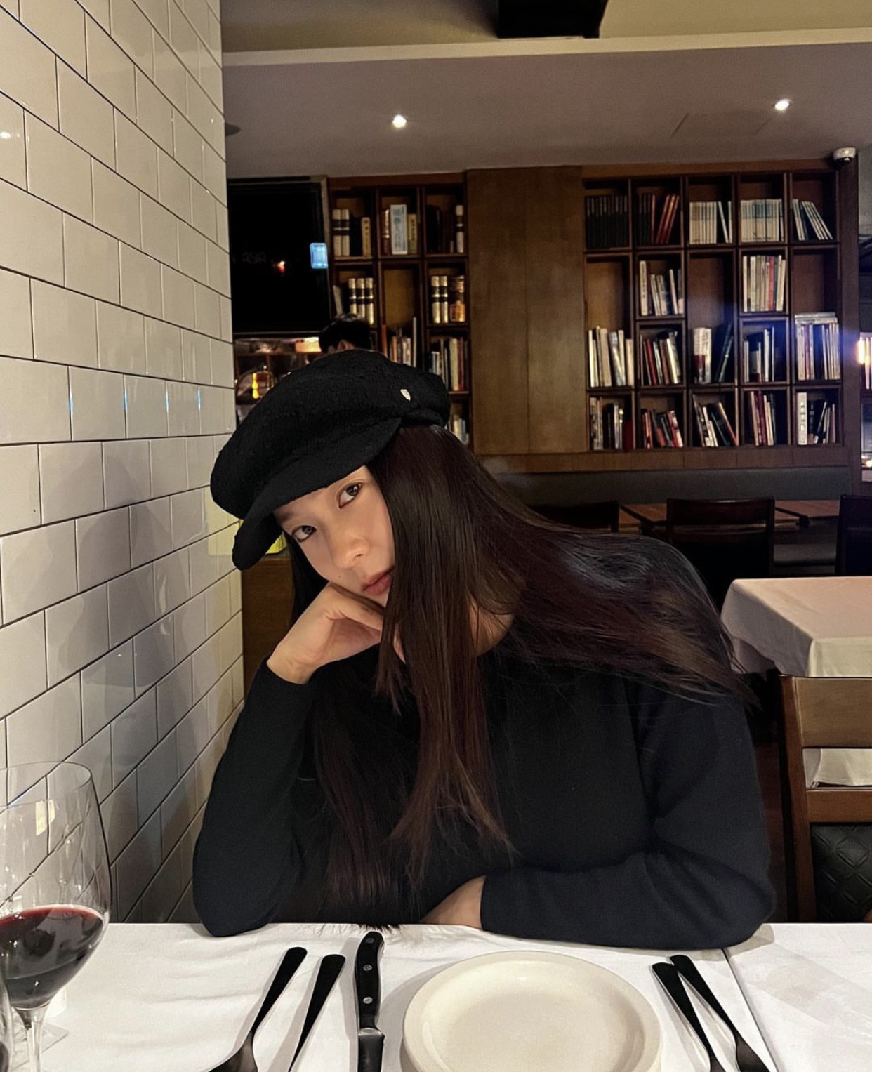 krystal diện nón newsboy