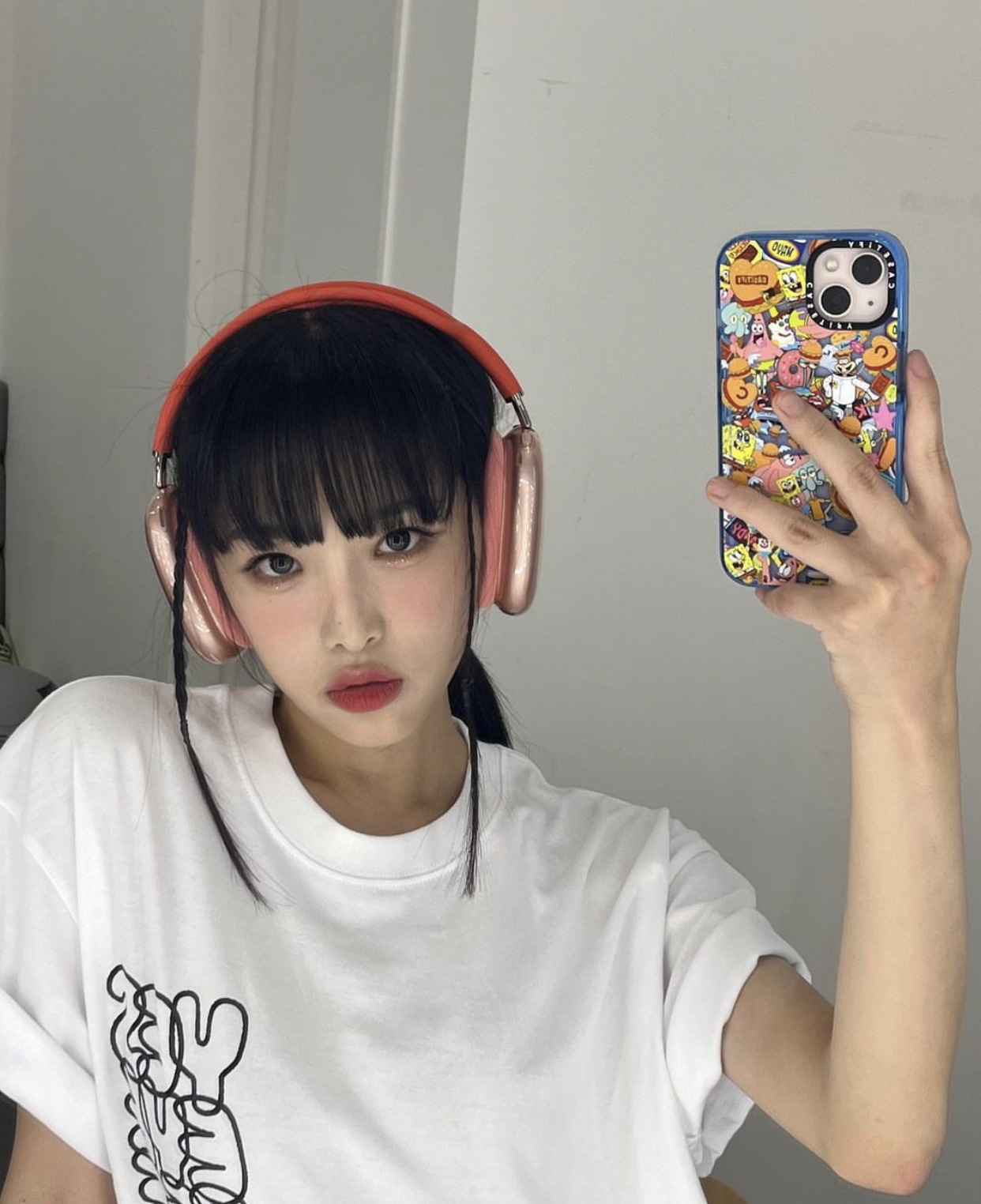 choi yena tai nghe chụp tai