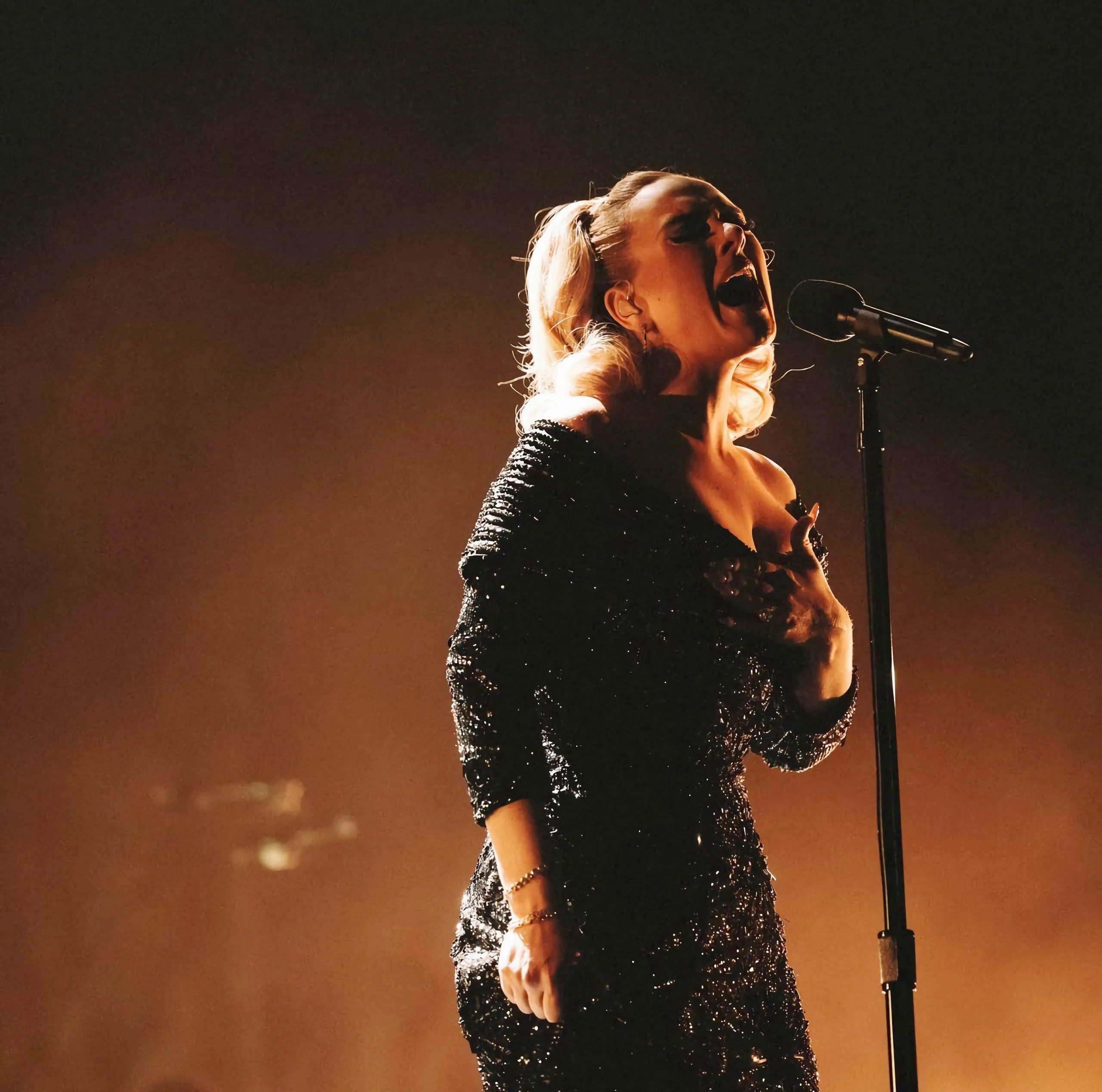 CÔNG TRÍ X ADELE 2023 06
