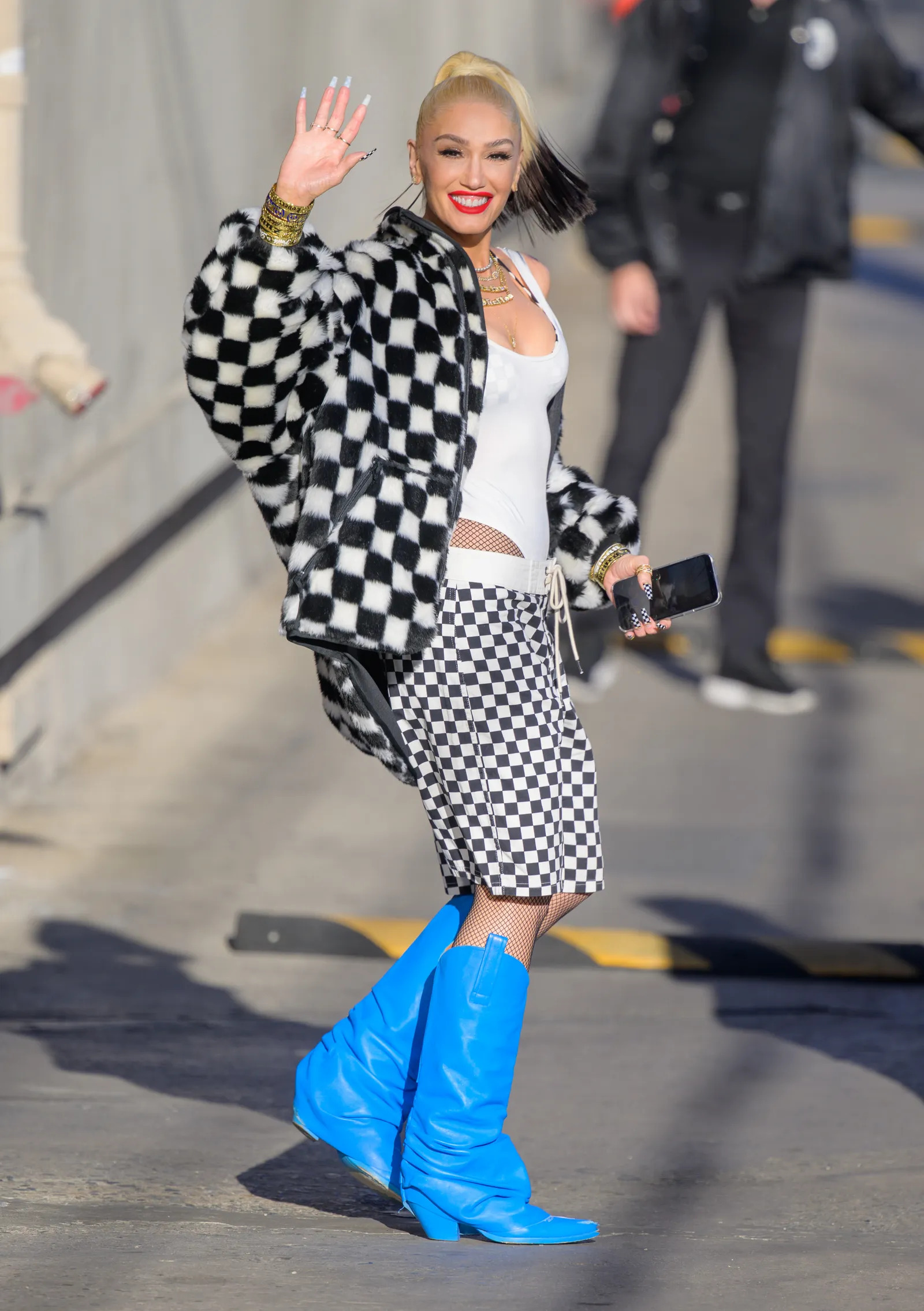 boot cao bồi mũi nhọn nổi bật của Gwen Stefani