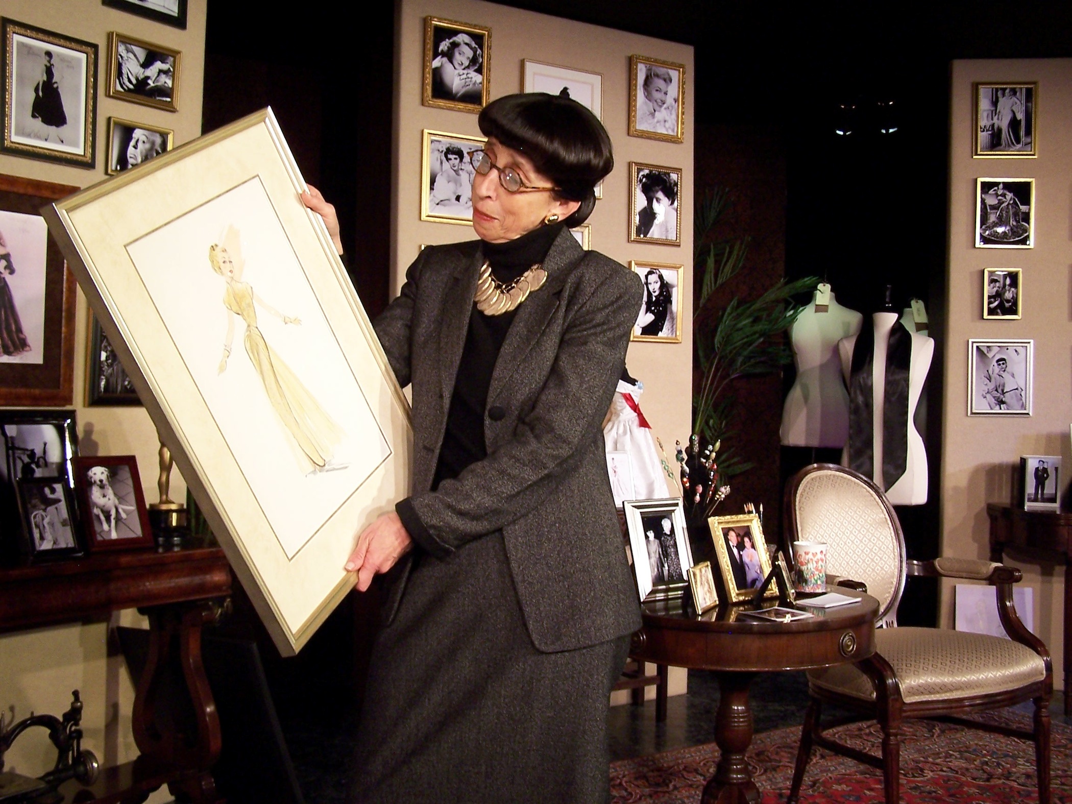 Edith Head kính tròn 2