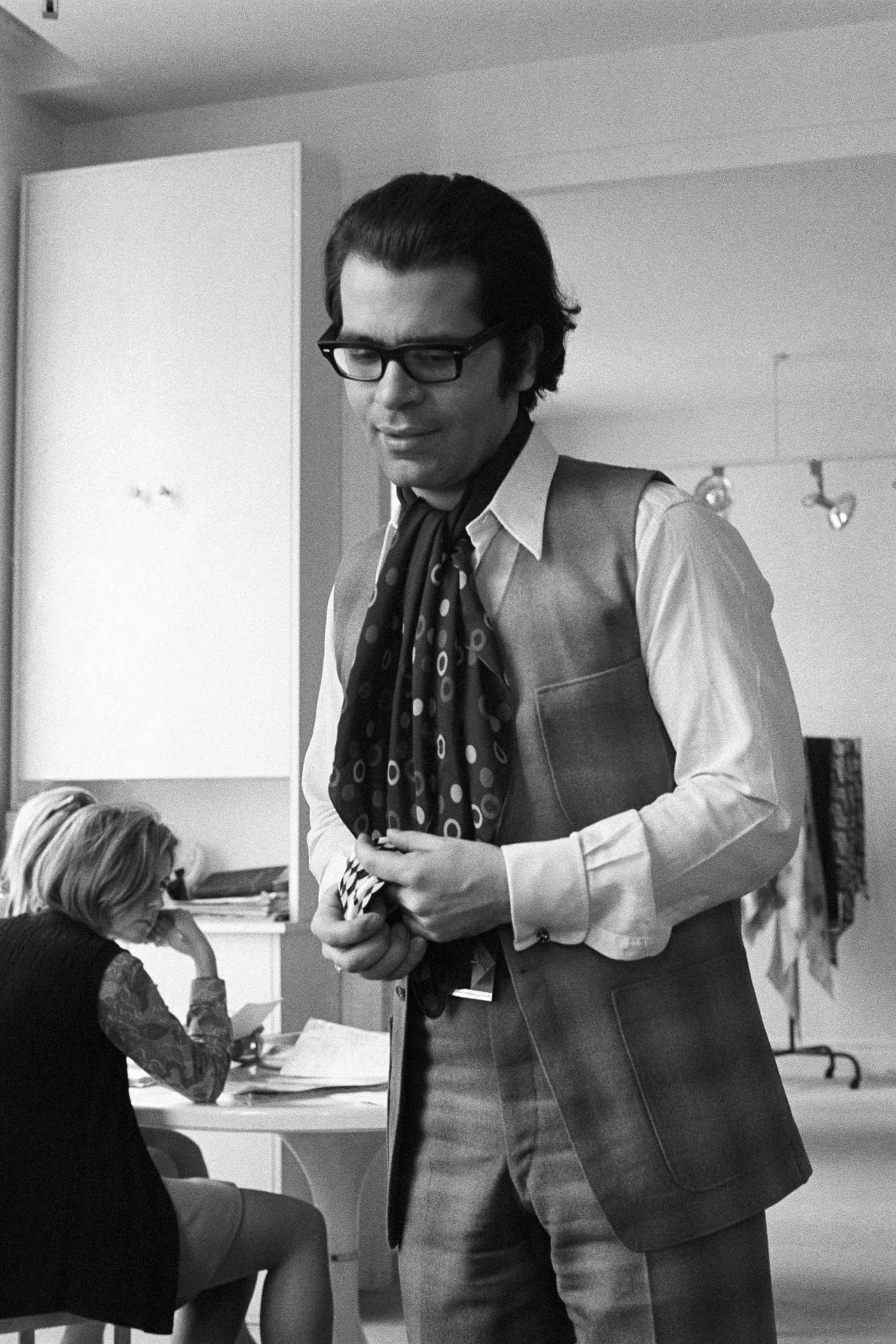 karl lagerfeld kinh mat 2