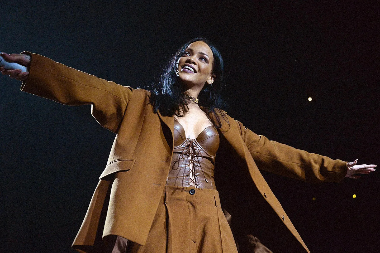 rihanna mặc đồ ton-sur-ton