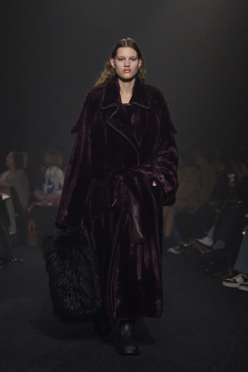 00010-burberry-fall-2023-ready-to-wear-credit-gorunway