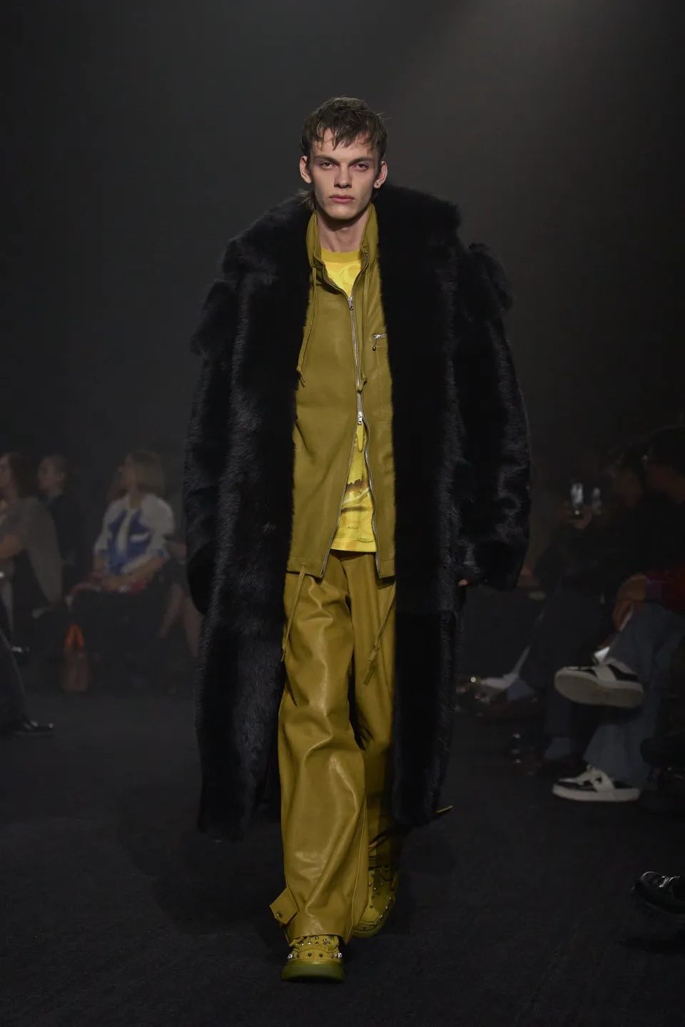 00039-burberry-fall-2023-ready-to-wear-credit-gorunway