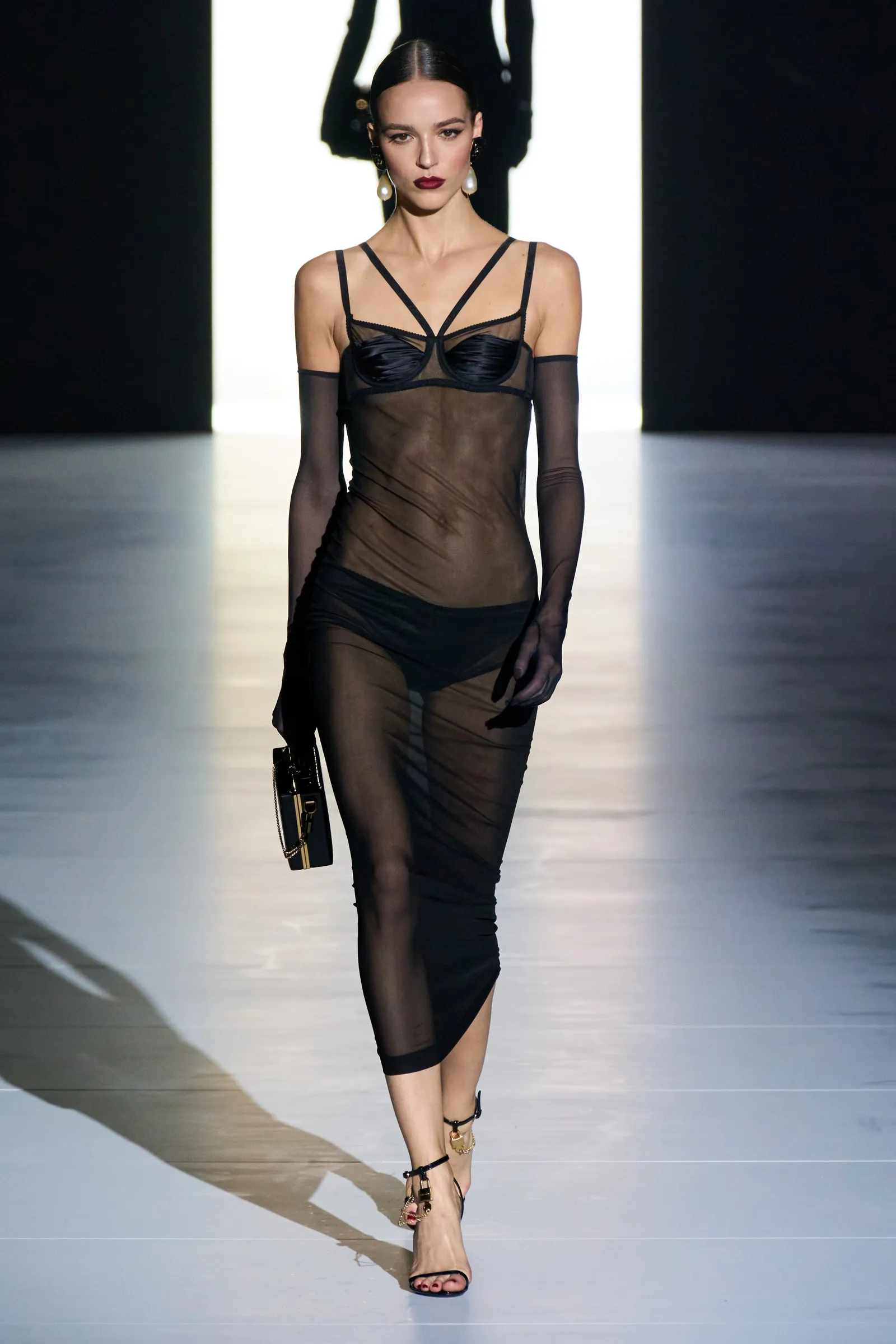 00052-dolce-e-gabbana-fall-2023-ready-to-wear-credit-gorunway