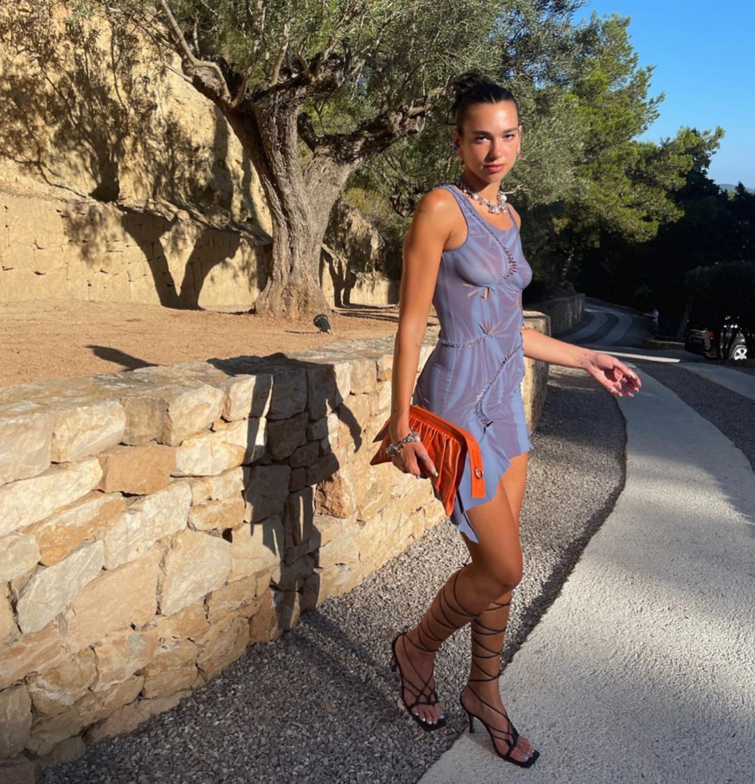 Dualipa diện sandals dây quấn mùa hè