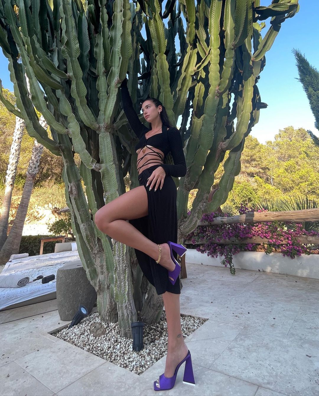 Dualipa diện sandals platform tím