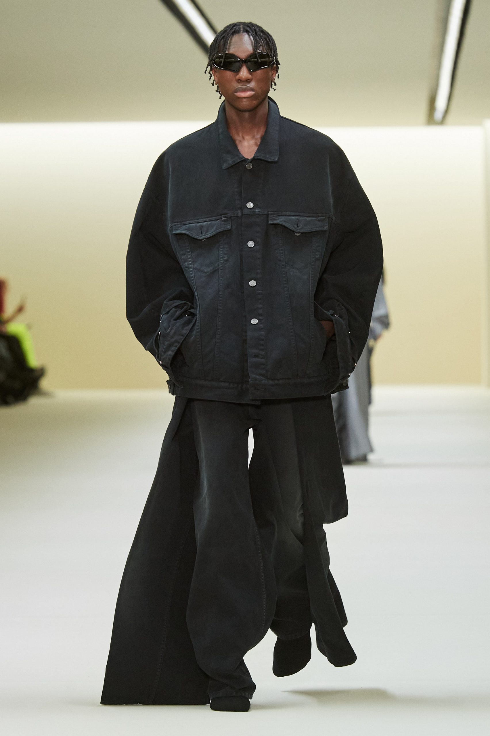 00020-balenciaga-fall-2023-ready-to-wear-credit-gorunway
