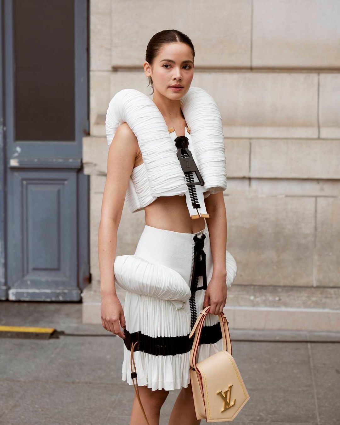 Yaya Urassaya show diễn Louis Vuitton thu đông 2023
