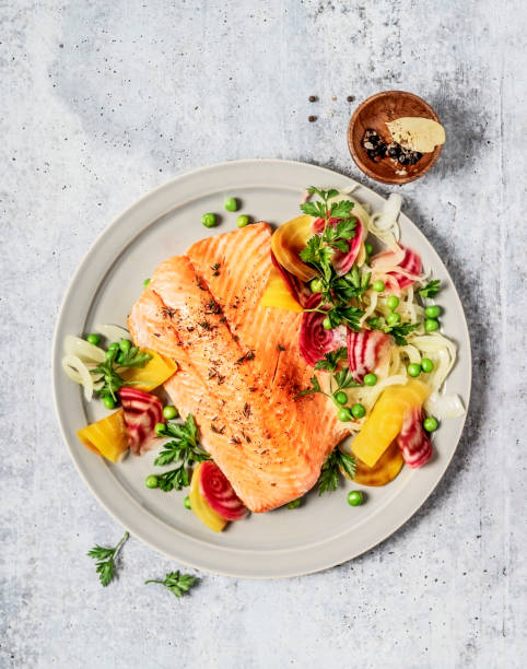 Cá hồi chứa nguồn axit béo Omega 3. Não bộ sử dụng omega-3 để xây dựng các tế bào não và thần kinh.