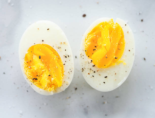 Choline có trong lòng đỏ trứng là một vi chất dinh dưỡng quan trọng mà cơ thể bạn sử dụng để tạo ra acetylcholine, một chất dẫn truyền thần kinh giúp điều chỉnh tâm trạng và trí nhớ thực phẩm