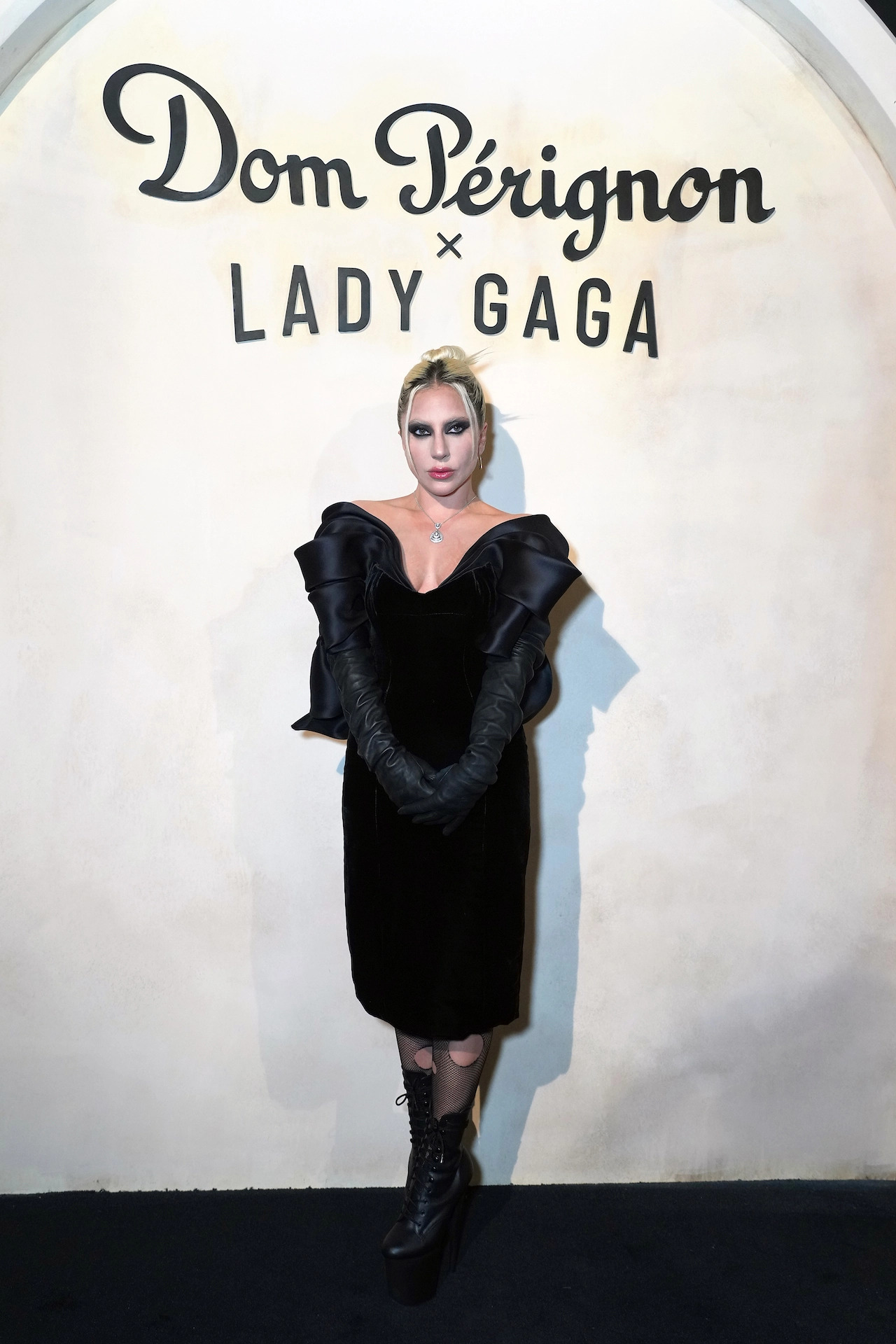 lady gaga giày đế cao