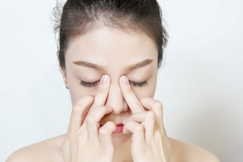 Những bài tập massage mũi nhẹ nhàng cũng có thể giúp bạn cải thiện dáng vóc chiếc mũi trông thon gọn và cân đối hơn với khuôn mặt