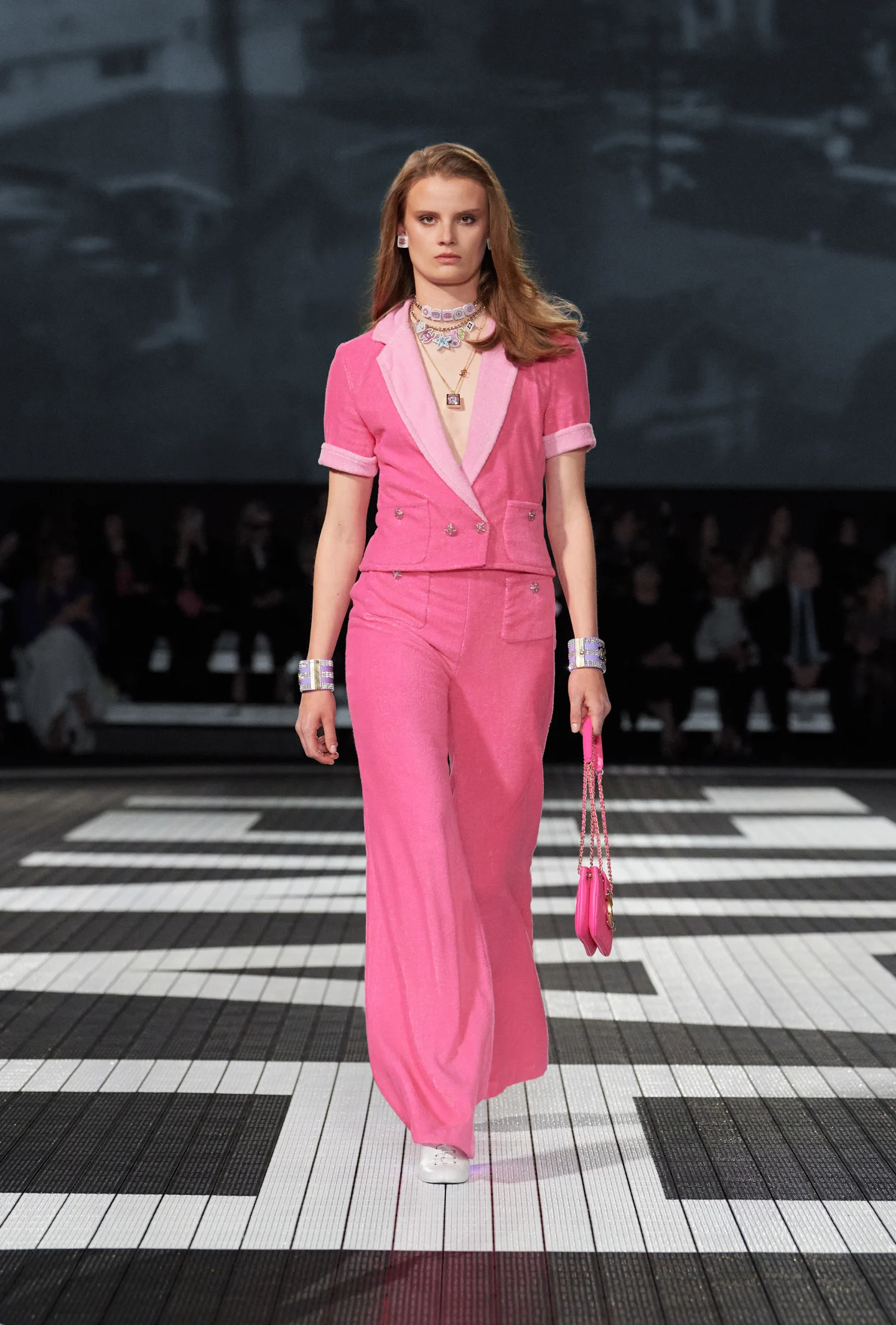 chanel cruise show 2023/24