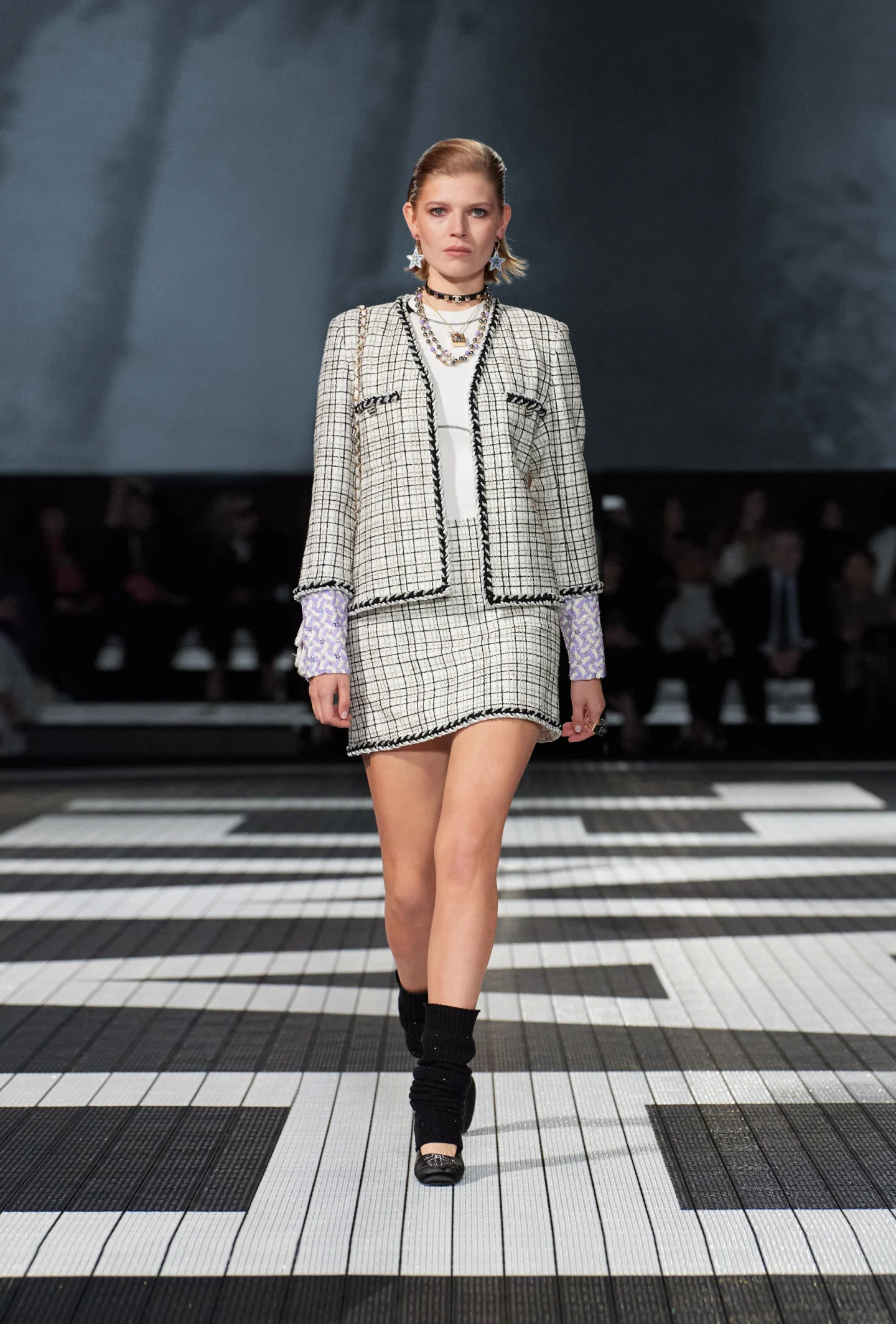 chanel cruise show 2023/24