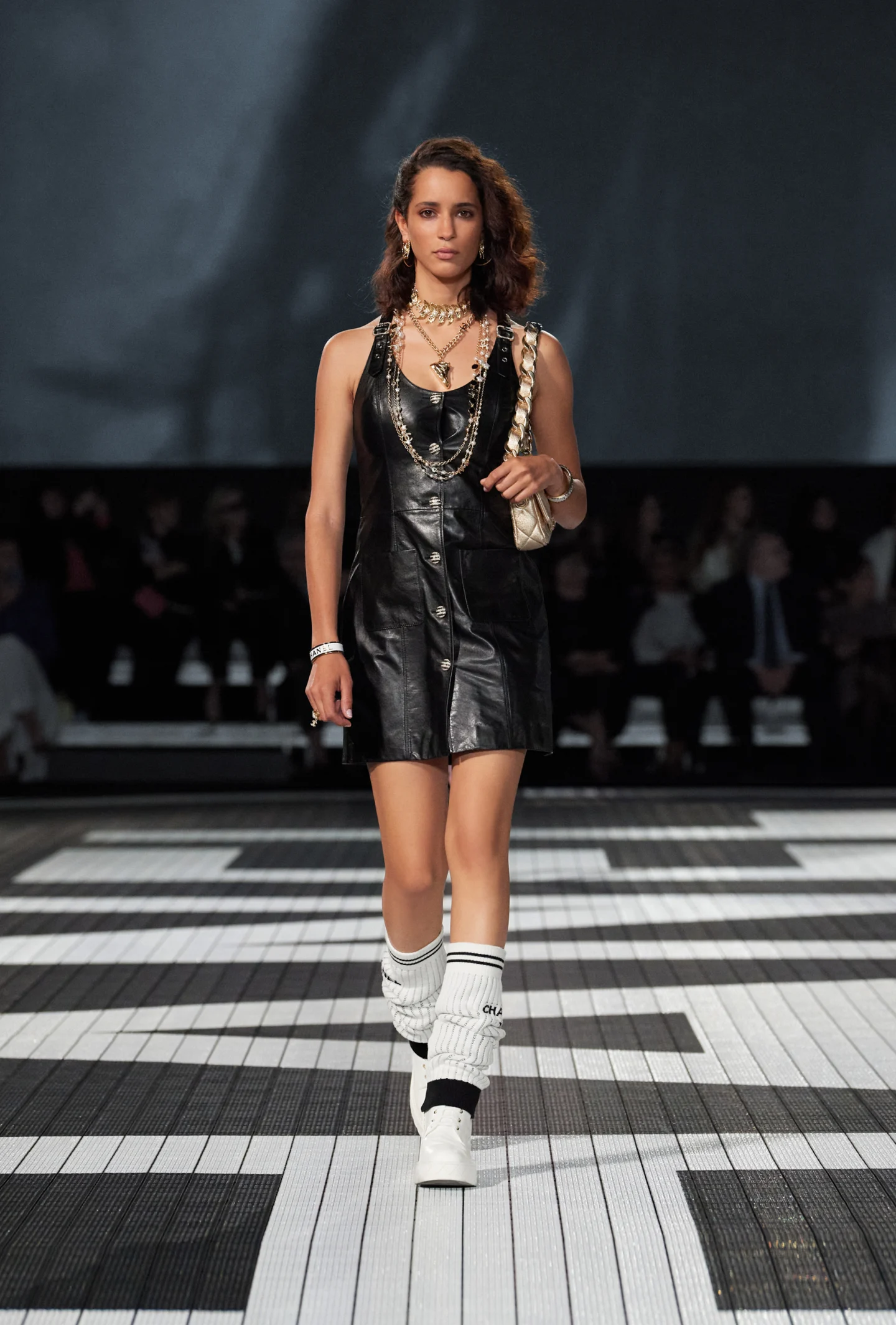 chanel cruise show 2023/24