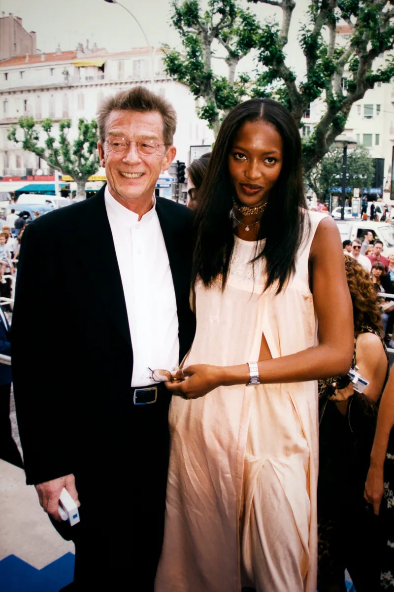 John Hurt và Naomi Campbell
