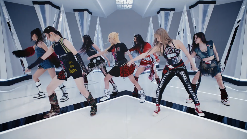 BABYMONSTER diện thương hiệu Việt, tái xuất mạnh mẽ với