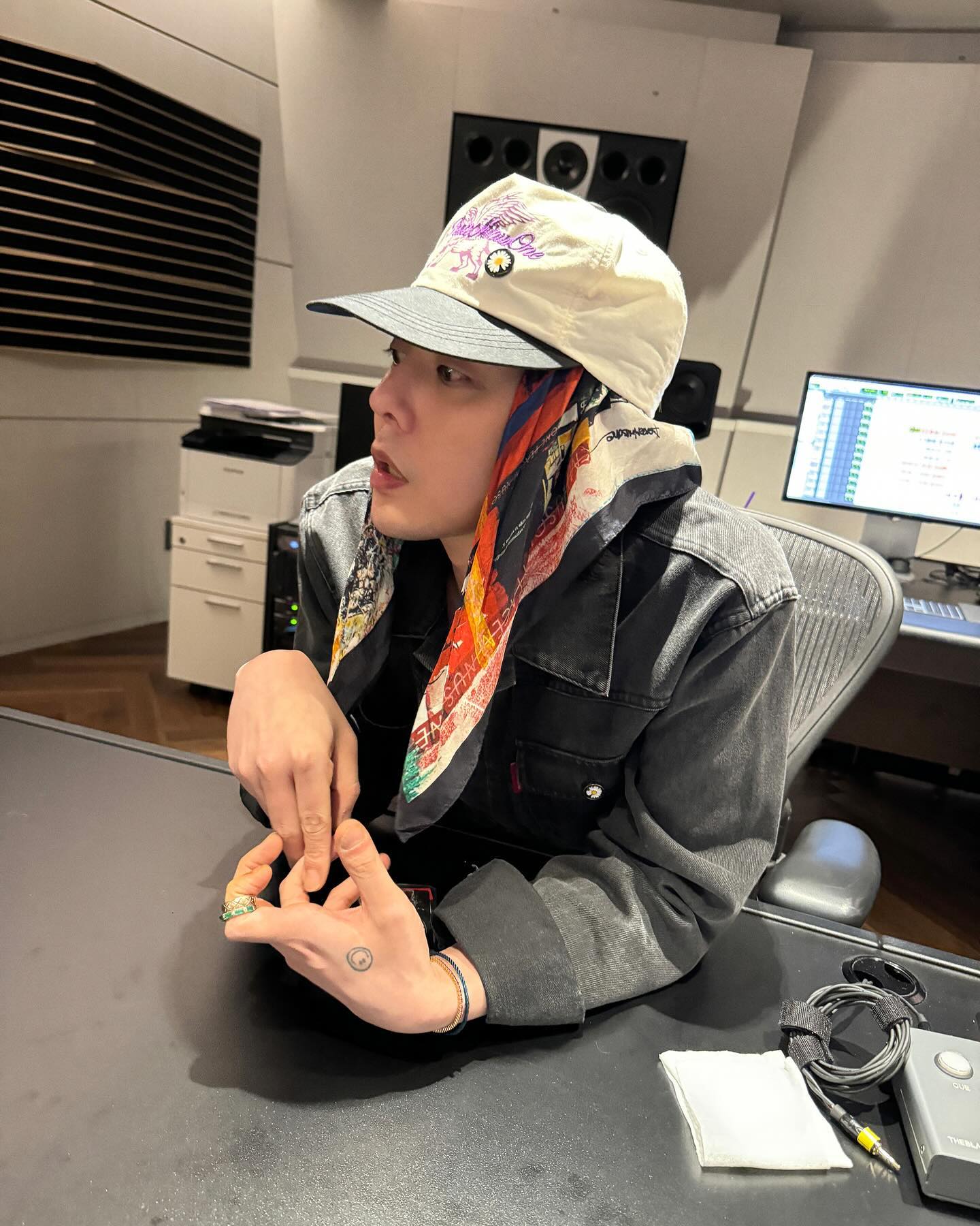 G-dragon - chanel x frieze