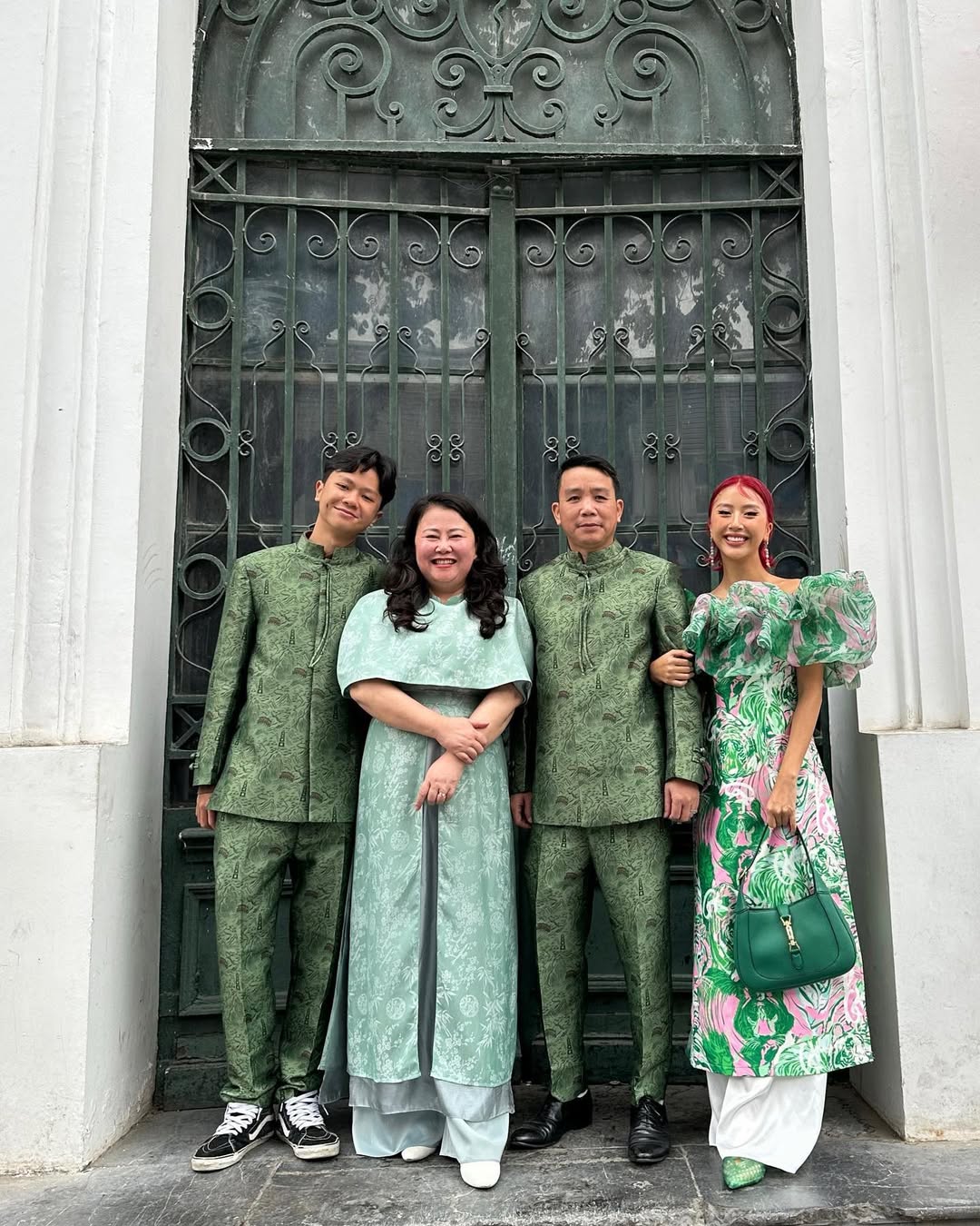 trang phục Tết 2019 gia đình quỳnh anh shyn