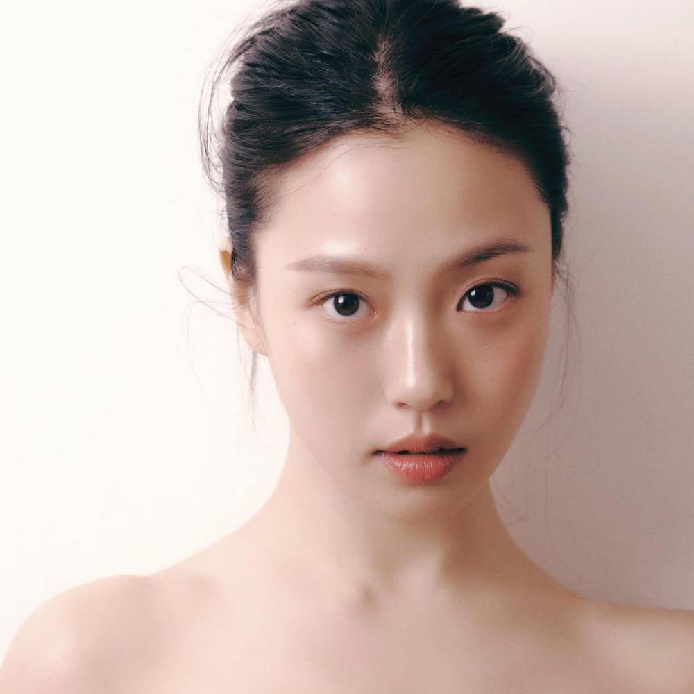 Diễn viên Go Min Si chân dung