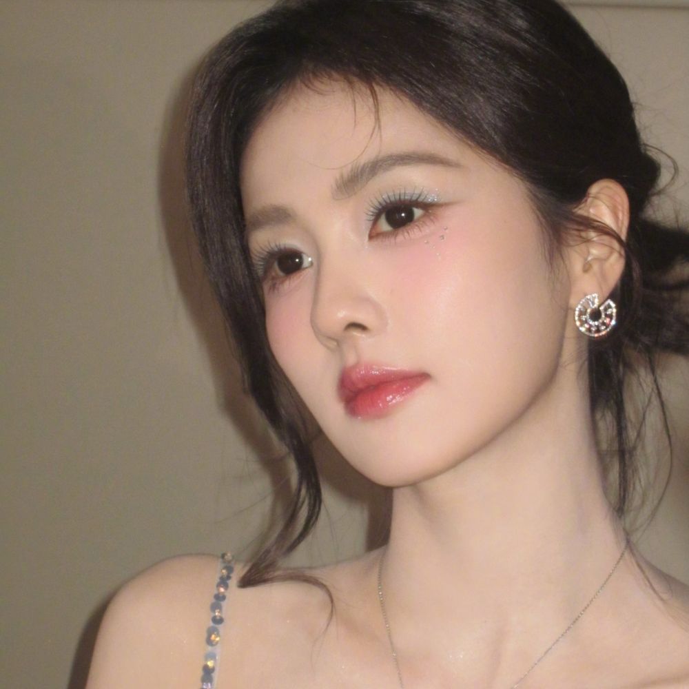 Hình ảnh làn da sáng mịn của nữ diễn viên.