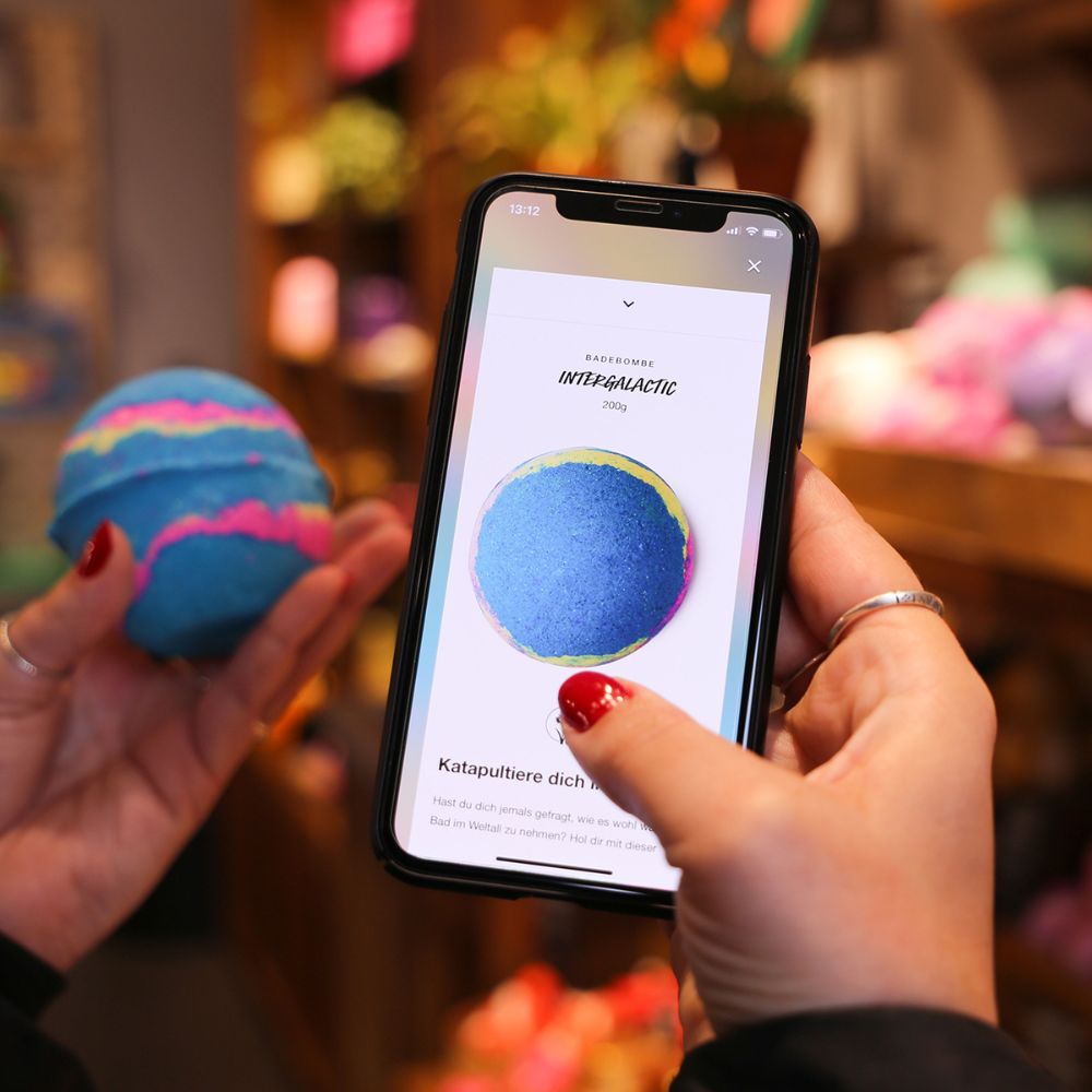 Ứng dụng LUSH Lens giúp người dùng xem thông tin sản phẩm mà không cần bao bì.