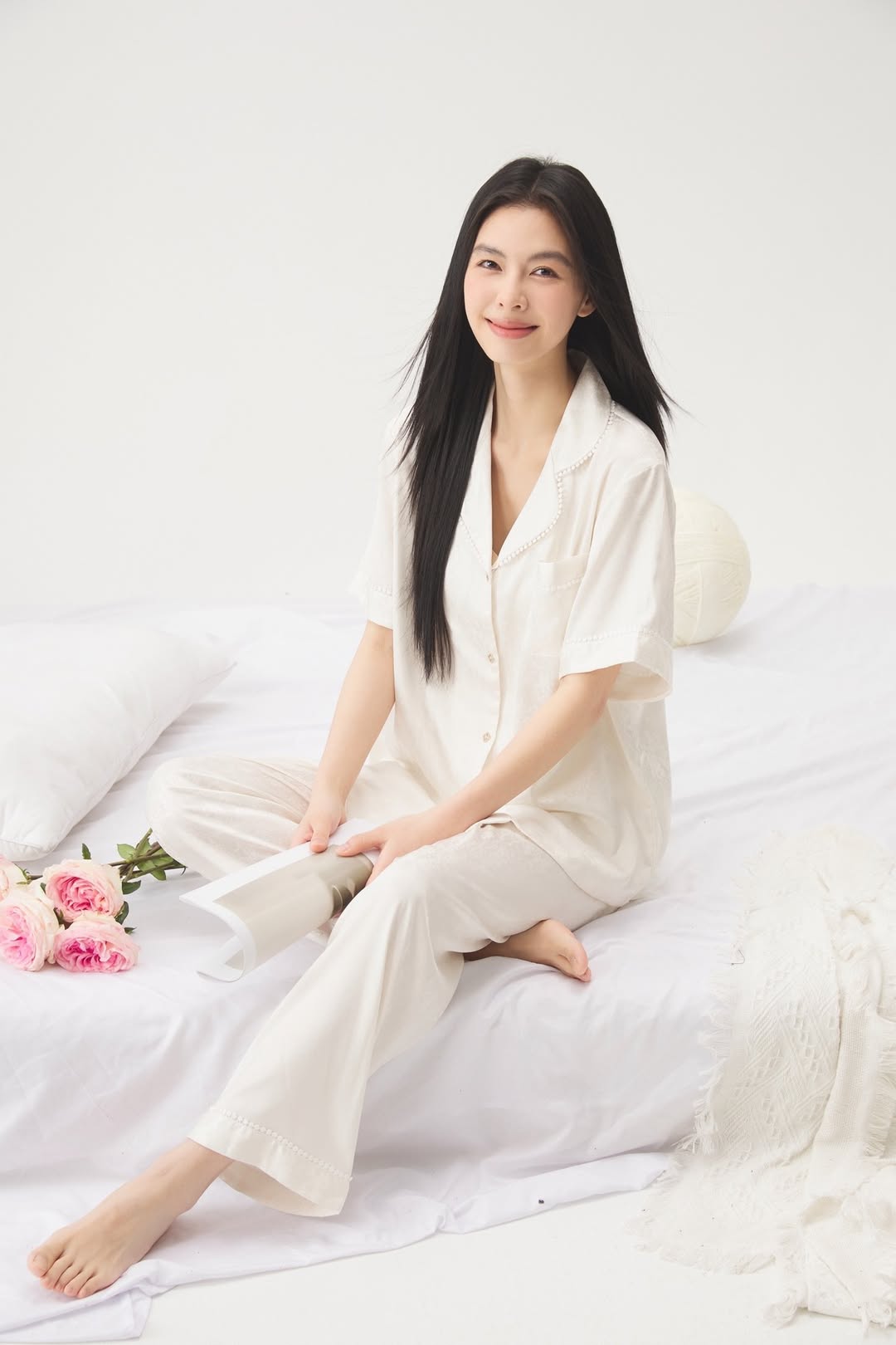 Những bộ pyjama lụa mềm giúp giấc ngủ của bạn trọn vẹn hơn trong những đêm Hè oi ả.
