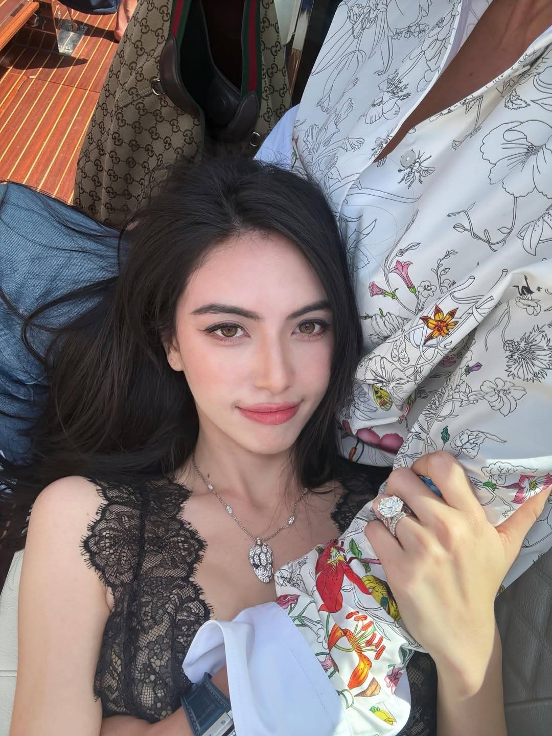 Mai Davika trong chuyến du lịch Châu Âu