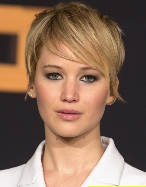 Các mỹ nhân tóc pixie khác: <br/></noscript>Jennifer Lawrence khiến mọi người bất ngờ khi xuất hiện với mái tóc tém mới lạ.