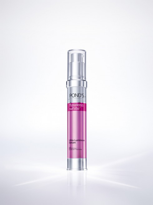 Friendly Star <br/>Flawless White White Ultra Luminous Serum – Pond’s: Tinh chất được tăng cường gấp đôi phức hợp dưỡng trắng. Công thức GenActiv™ giúp cải thiện quá trình hoạt động tự nhiên của làn da, từ đó làm trắng da và làm mờ các vết thâm dai dẳng. Sản phẩm giúp ngăn chặn quá trình sản sinh những vết thâm nám khó mờ bằng cách tiết chế sự di chuyển của sắc tố lên bề mặt da. (318.000 VNĐ)