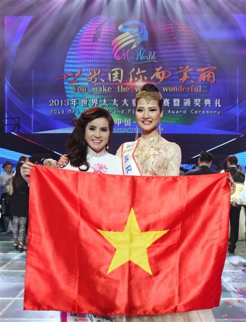 Người đẹp Trần Thị Quỳnh trong cuộc thi Mrs World 2013